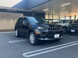 右斜め前になります。