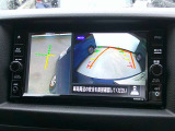 【アラウンドビューモニター】空から見下ろした映像がナビ画面にて確認可能です。駐車もラクラクですよ♪