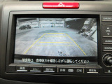 バックカメラの画像です。ガイドラインがスムースな車庫入れをサポートいたします。車庫入れの安心感がアップしますね。