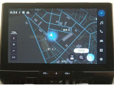ディスプレイオーディオ(コネクティッドナビ対応)PLUS搭載。T-Connectご契約で2029年1月まで無償で利用できるナビ(期限到来後は有償)と、解約後も利用できる車載ナビが搭載されています。