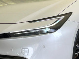 【LEDヘッドライト】悪天候や夜間走行時も良好な視界を確保し安心して運転できる高輝度LEDヘッドライトを装備!点灯速度が早く、消費電力も抑えられています。