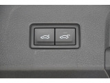 【パワーテールゲート】挟み込み防止機能、&rdquo;Easy Open&Easy Close&rdquo;機能付き。荷物等で両手がふさがっている状態でも、テールゲートに触れることなく開けることができます。