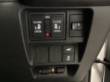 パワースライドドアの開閉はスマートキーのリモコンやドアノブは勿論、運転席側のスイッチ操作でも開閉ができ、安全・簡単です