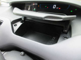 運転席側小物入れ