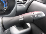 アダプティブLEDヘッドライトシステムは、照射パターンを変化させて対向車や先行車が眩しくならないようにハイビームをキープすることで、良好な視界を確保します。もちろん自動点灯/消灯するオートライトも。