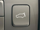【パワーバックドア】スマートキーや運転席のボタンを押すだけでリアゲートが自動で開閉します!荷物を持っている時や、高い位置にあるバックドアを閉める際に便利な機能です♪