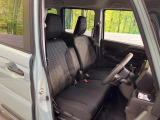 運転席シート廻りは使用感も少なく、良好な状態となっています。丁寧に使われていたことがよくわかりますね。