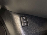 運転席・助手席にはシートヒーターが装着されています。寒い日のドライブなど、長時間座っていると負担のかかりやすい肩や腰、寒い日に冷えやすい脚部に快適なぬくもりを伝えてくれます。