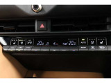 運転席と助手席、それぞれ温度調節ができ、オールシーズン快適なオートエアコンとなっております!