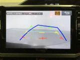 駐車時の後方確認に便利なバックモニターです。駐車位置の目安となるガイド線付きです。