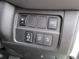 運転席の操作部。左右スライドドアの開閉も出来ます。