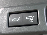 【パワーバックドア】スマートキーや運転席のボタンを押すだけでリアゲートが自動で開閉します!荷物を持っている時や、高い位置にあるバックドアを閉める際に便利な機能です♪