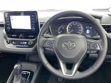 運転席まわりです。 各操作スイッチは使いやすい位置に配置されてます。