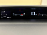 シンプルで視認性の良いメーター類です 。