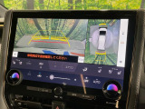 【パノラミックビューモニター】専用のカメラにより、上から見下ろしたような視点で360度クルマの周囲を確認することができます☆死角部分も確認しやすく、狭い場所での切り返しや駐車もスムーズに行えます。