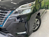 【LEDヘッドライト】悪天候や夜間走行時も良好な視界を確保し安心して運転できる高輝度LEDヘッドライトを装備!点灯速度が早く、消費電力も抑えられています。