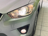 【LEDヘッドライト】悪天候や夜間走行時も良好な視界を確保し安心して運転できる高輝度LEDヘッドライトを装備!点灯速度が早く、消費電力も抑えられています。