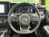 インテリアに合わせたデザインのステアリングは、運転される方のことも考え、運転しやすい形状、大きさです。是非一度、実際に触ってお確かめください。