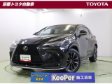 直線的なラインと曲線でエッジの効いたシルエット。SUVの力強さと、都会を駆ける俊敏さを併せ持つ【レクサスNX350h】。専用エクステリアで、よりスポーティな走りを楽しめるFスポーツです。