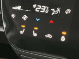 前席とステアリングにヒーターが付いてます。寒い冬には重宝します☆