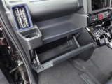 お車を購入される際はご不明な点や不安な点もあるかと思いますが、困ったらお気軽にご相談下さい! 0566-71-1630 までお電話頂ければ当店のスタッフがじっくりお話を聞かせて頂きます!