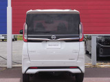 エマージェンシーブレーキ、フロント&バックソナー、インテリジェント LI(車線逸脱防止支援システム)+LDW(車線逸脱警報)、インテリジェント FCW(前方衝突予測警報)、標識検知機能など安全装置が充実!