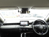 運転を気分よく楽しむための工夫のひとつとして、高い剛性をもたせた極細フロントピラーを採用。 前方の死角を減らし、交差点などでの安心感を高める、良好な視界にこだわりました!