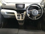 見通しのいい視界と最適なレイアウトで運転しやすいです。