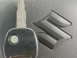 【キーレス】少し離れた場所からでもボタン一つでドアの開錠・施錠ができるのでとっても便利!ドアの鍵穴周りに傷をつけることもありません♪