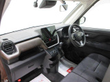 ダイハツのお店では、ダイハツ車を知り尽くしたプロフェッショナルが、専用の診断機器を使って各システムを点検しております。