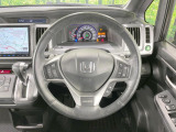 【純正革巻きステアリング】上質な革を使用することで、手にしっかり馴染みとても運転しやすいハンドルです♪