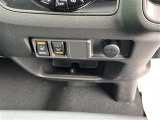 【シートヒーター】シートを温めてくれる暖房機器です!長時間座っていると負担が掛かりやすい背中や腰、または冬場などの寒い日に冷えやすい脚部に快適なぬくもりを伝えます。