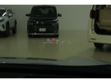 カラーヘッドアップディスプレイ付き。少ない視線移動で情報を確認できるので、運転の疲労軽減に繋がりますよ♪