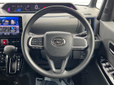 インテリアに合わせたデザインのステアリングは、運転される方のことも考え、運転しやすい形状、大きさです。是非一度、実際に触ってお確かめください。