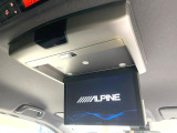 【フリップダウンモニター】大画面モニターで後席でもエンタメをお楽しみいただけます。小さなお子様にも大人気の装備です♪