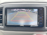 【バックカメラ】駐車時に後方がリアルタイム映像で確認できます。大型商業施設や立体駐車場での駐車時や、夜間のバック時に大活躍!運転スキルに関わらず、今や必須となった装備のひとつです!