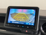 【バックカメラ】リバースにするだけで映ります、後方の安全確認や、狭い駐車場での車庫入れ、雨の日や夜間など視界の悪い時に便利です!安全にバックする為には欠かせない装備です。