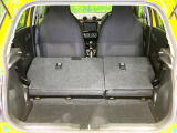 普段のお買い物や通勤、送迎等に十分な荷室スペースを確保しております。セカンドシートを倒すと、大きな荷物の積載も可能です♪