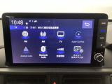 HondaCONNECT対応の便利なナビディスプレー。お持ちのスマートフォンと連携して、ナビやBluetoothでの音楽再生が可能です。デザインはもちろん、操作性も良好です。
