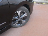 215/50R17タイヤ+専用アルミホイールです。スタッドレスタイヤや各種オプションのご注文も承っております(^^)!