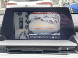 【パノラミックビューモニター】クルマを真上から見下ろした視点で駐車をサポートします!クルマの斜め後ろや真横など、いち早く障害物に気が付くことができます。
