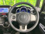 インテリアに合わせたデザインのステアリングは、運転される方のことも考え、運転しやすい形状、大きさです。是非一度、実際に触ってお確かめください。