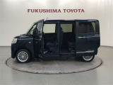 【まるごとクリーニング】シートを取り外し、車内を徹底洗浄。隅々まで丁寧に仕上げています。