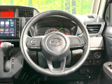インテリアに合わせたデザインのステアリングは、運転される方のことも考え、運転しやすい形状、大きさです。是非一度、実際に触ってお確かめください。
