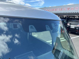 【スズキ】デュアルセンサーブレーキは、前方の車両や歩行者を2種類のセンサーで検知し、衝突の危険がある場合にブレーキを作動。事故リスクを軽減し、安全な運転をサポートします。
