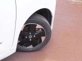 155/65R14タイヤ+専用アルミホイールです。スタッドレスタイヤや各種オプションのご注文も承っております(^^)!