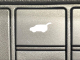 【パワーバックドア】スマートキーや運転席のボタンを押すだけでリアゲートが自動で開閉します!荷物を持っている時や、高い位置にあるバックドアを閉める際に便利な機能です♪