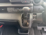 オートエアコン装着車で車内はいつも快適です。