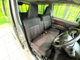 運転席シート廻りは使用感も少なく、良好な状態となっています。丁寧に使われていたことがよくわかりますね。