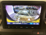 リアカメラ装備、運転に自信のない方でも安心して車庫入れができるリバース連動リアカメラが装着されています。狭い駐車場はもちろん、雨の日や夜間でもストレスなく運転していただけます。